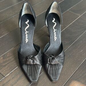 Nina Black Satin Front Knot Heels Size 9